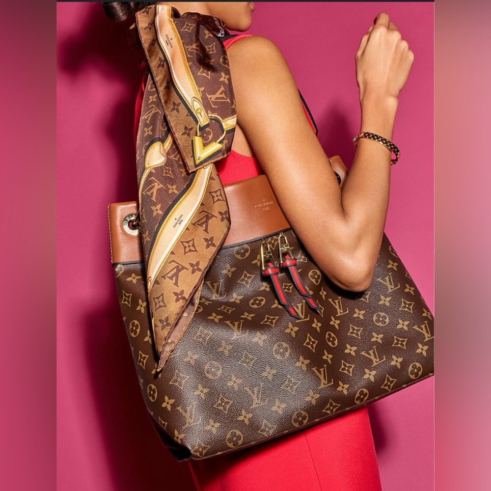 Louis Vuitton GM TUILERIES BESACE HOBO Monogram Camel Leather Shoulder Tote Bag